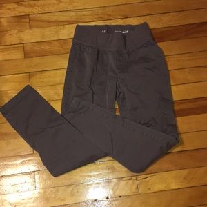 Gap maternity pants 2